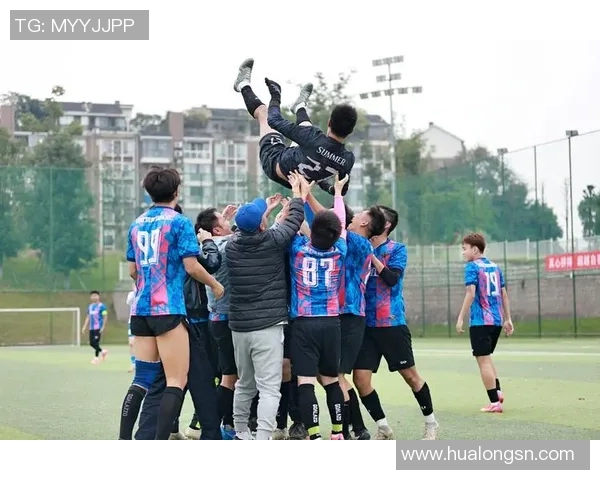 足球明星为队友出头的精彩瞬间视频集锦展现团结与友谊的力量